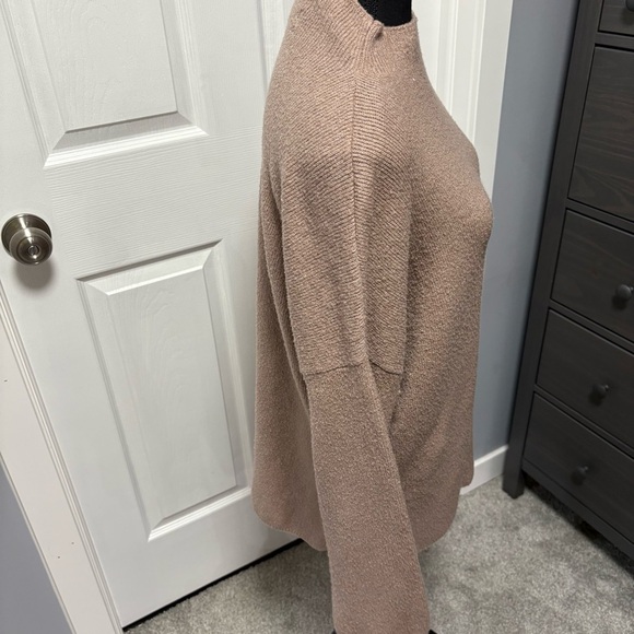 Urban Outfitters Sweater - Picture 5 of 5